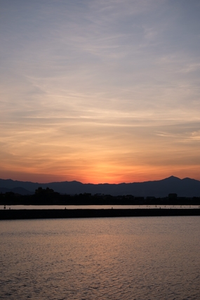 黄昏晚霞湖泊风光摄影图片